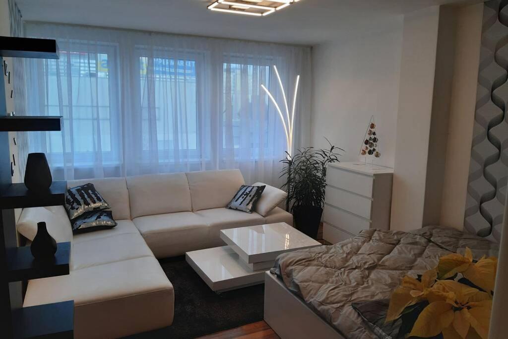 Prague Apartment In Most Near Golf Club, Aqua-Hipo-Autodrom In Most Exterior foto